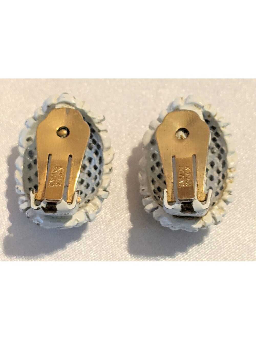 RARE Vintage Napier White Enamel Over Gold Tone Metal Basket Weave Clip Earrings - Picture 5 of 7
